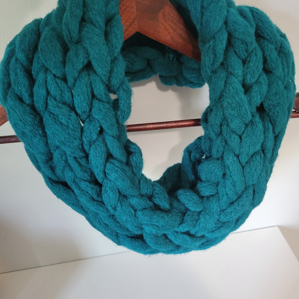 Teal cowneck scarf - Picture 3 of 3